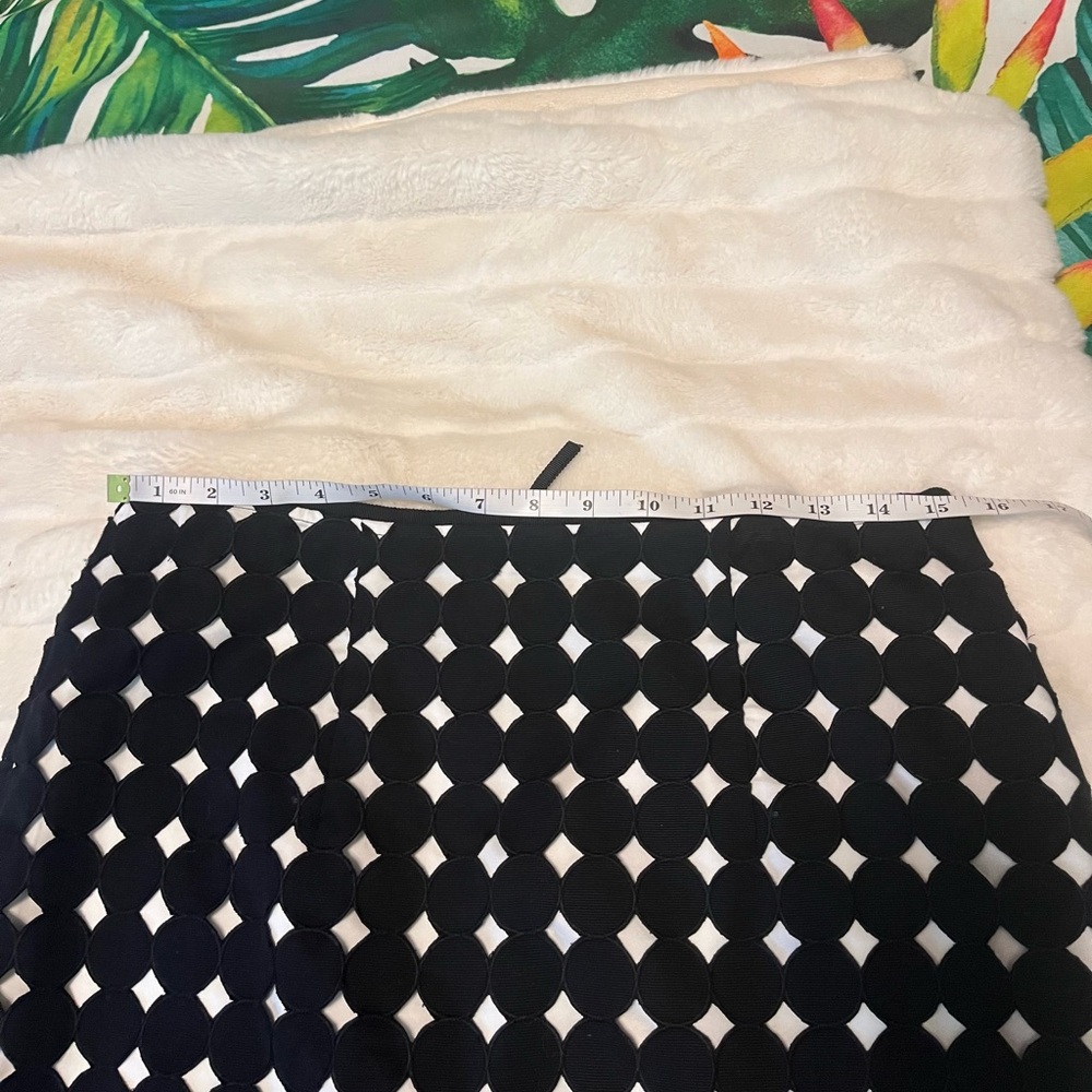White House Black Market 10 Geometric Circle Pattern Office Work NYC City Skirt - Picture 3 of 7